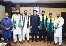 اسلام آباد (ٹی این ایس) پاکستان عوامی قوت پارٹی کے سربراہ خاقان وحید خواجہ نے کہا ہے کہ ہم ایسے نظام کے خلاف لڑ رہے ہیں