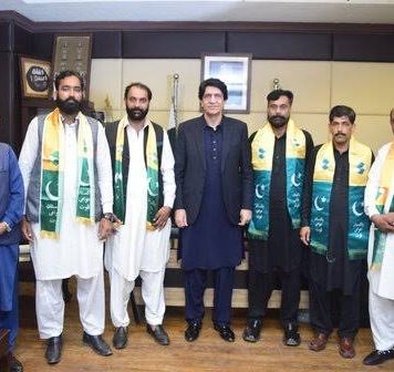 اسلام آباد (ٹی این ایس) پاکستان عوامی قوت پارٹی کے سربراہ خاقان وحید خواجہ نے کہا ہے کہ ہم ایسے نظام کے خلاف لڑ رہے ہیں