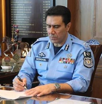 اسلام آباد (ٹی این ایس) آئی جی اسلام آباد محمد سہیل چوہدری نے سنٹرل پولیس آفس میں اردل روم کا انعقاد کیا، جہاں پولیس افسران و ملازمان نے اپنے ذاتی اور محکمانہ سروس سے متعلق مسائل پیش کیے۔