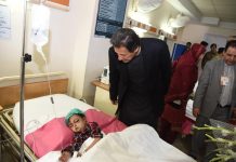PM visits Muzaffarabad & reviews situation after snow-slide incident in Neelum Valley