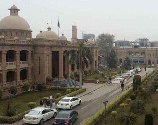 KP govt installed dash board in CM secretariat for speedy addressing public complaints