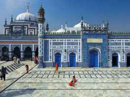 Urs of poet and sufi saint Hazrat Shah Abdul Latif Bhitai begins at Bhit Shah