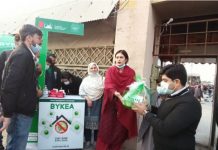 DG ICT/ CO Metropolitan Corporation Islamabad distributed masks and hand sanitizers at each entry points of the Sunday Bazar H-9 in collaboration with the Bykea