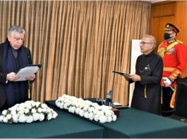 Senator Shaukat Tarin takes oath as Federal Minister