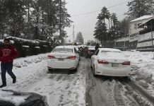 Emergency declared in Pakistan’s Murree as stranded tourists die after overnight snowfall