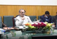 Azam Swati directs to take all-out steps to increase revenue of Pakistan Railways