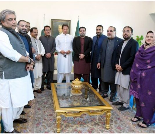 Governor Sindh, law makers call on PM to express confidence