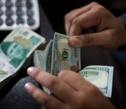 Pakistan’s rupee plunges as IMF says mission to visit next week