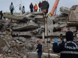 Turkey-Syria quake toll tops 7,800 as rescuers battle cold