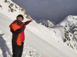Islamabad (TNS) : Pakistani mountaineer Asif Bhatti stuck on Nanga parbat peak due to bad weather.