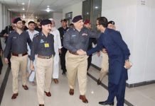 Peshawar (TNS) : Inspector General of Police Khyber Pakhtunkhwa Akhtar Hayat Khan visited Supreme Command Post Kohati Gate to review the security arrangements in Peshawar on the occasion of 9th Muharram.