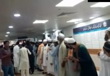 Peshawar (TNS) : Maulana Fazlur Rehman, JUIF chief, visited Lady Reading Hospital in Peshawar