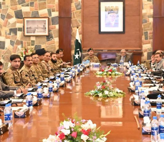 ISPR Rawalpindi (TNS): General Syed Asim Munir, NI (M), Chief of Army Staff (COAS) visited Karachi today and attended meeting of the Provincial Apex Committee along with Caretaker Chief Minister Sindh, Justice (Retired) Maqbool Baqar.