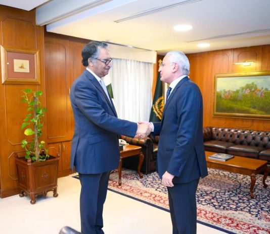 Islamabad(TNS) : Egyptian Ambassador Tarek Dahroug paid a farewell call on FM @JalilJilani.