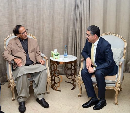 Lahore(TNS): Caretaker Prime Minister Anwaar-ul-Haq Kakar meets with the President of Pakistan Muslim League (Q)