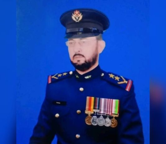 Haripur (TNS) Retired Air Force officer Tariq Khan, a resident of Diggi Chowk Sector No. 1 within the boundaries of Khilabat police station, allegedly committed suicide by hanging himself with a noose after losing his business.