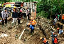 Islamabad (TNS) PM Shehbaz Sharif, DPM Ishaq Dar express solidarity with Indonesia over Java landslides, floods
