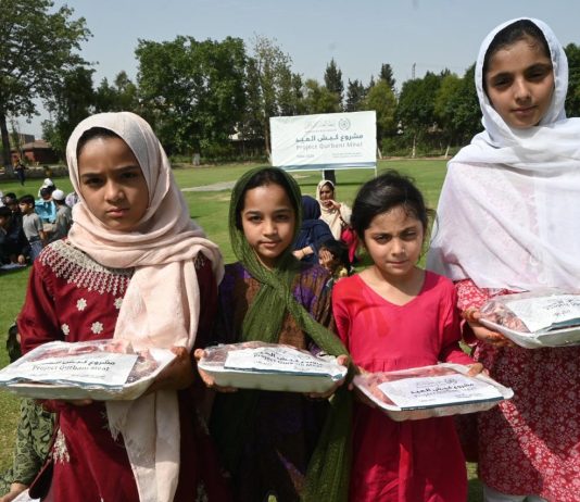 ISLAMABAD (TNS) Muslim World League distributes sacrificial meat of nearly 600 sheep to underprivileged families in Pakistan