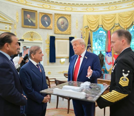 ISLAMABAD (TNS) Warmth in Pak-US relations; Prime Minister of Pakistan, Field Marshal meets US President