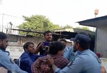 Islamabad (TNS) Police enter National Press Club to arrest protesters, journalists protest, Talal Chaudhry apologizes