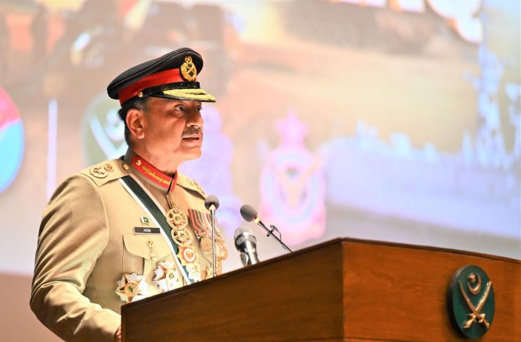 ISLAMABAD (TNS) Fitnatul Khawarij or Pakistan, choose one, Field Marshal’s two-pronged message to Afghanistan.