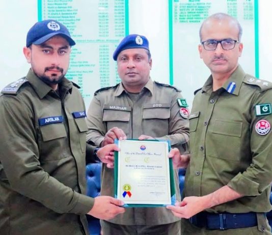 Islamabad (TNS) DPO Khanewal Awards Certificate of Appreciation to SHO Arslan Amjad Sahi for Exemplary Performance