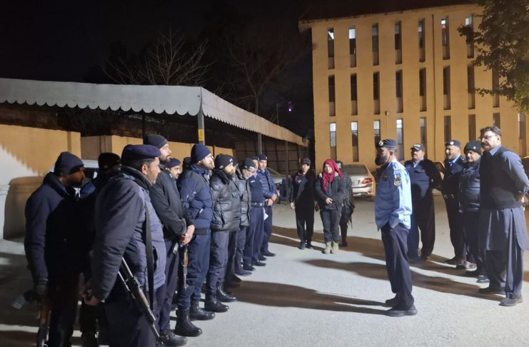 Islamabad (TNS) Three member of organized criminal gang arrested, valuables Rs 11.5 million recovered،Following the special directives of Inspector General of Police (IGP) Islamabad Syed Ali Nasir Rizvi