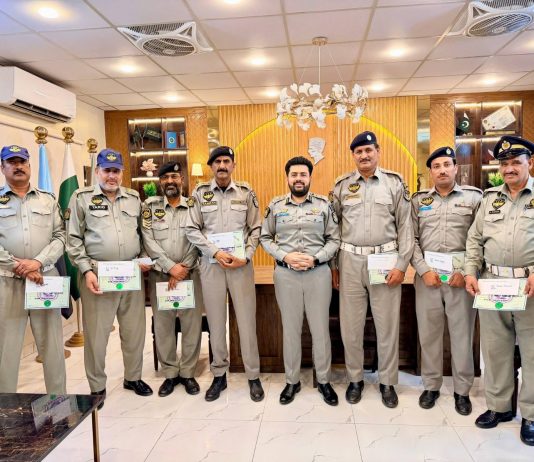 Islamabad (TNS) CTO Islamabad honour traffic officers with awards and certificatesFollowing the special directives of Inspector General of Police (IGP) Islamabad
