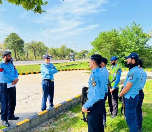ISLAMABAD (TNS) Senior police officers direct vigilance during security duty checks