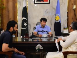 Islamabad (TNS) DIG and Zonal SPs Hold Open Courts to Address Public Grievances Following the special directives of the Inspector General of Police (IGP) Islamabad, Syed Ali Nasir Rizvi, DIG Islamabad Muhammad Jawad Tariq, SP City Zone Dr. Ayaz Hussain, and SP Saddar Zone Khalid Mehmood Awan held open courts at their respective offices under the Open Door Policy to ensure the prompt redressal of citizens’ grievances