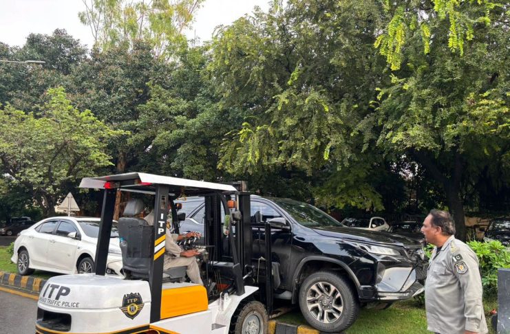 Islamabad (TNS) ITP continue crackdown against illegal parking across the city،Following the special directives of Inspector General of Police (IGP) Islamabad Syed Ali Nasir Rizvi