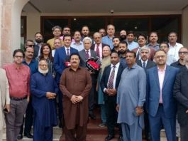 ISLAMABAD (TNS) Group photo of the outgoing Foreign Office Spokesperson of the Ministry of Foreign Affairs