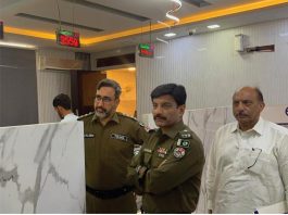 Islamabad (TNS) Rawalpindi Chief Traffic Officer Farhan Aslam inspected the facilities being provided to citizens at the licensing hall of the Traffic Headquarters.