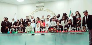 راولپنڈی (TNS) سویٹ ہوم کے زیر تمام سربراہ زمرد خان کی طرف سے راولپنڈی ہائی کورٹ بار میں منقطہ یوم دفاع کی تقریب مقابلہ ہوا تقریری مقابلے میں حافظ عمران فرسٹ نمبر پر ائے