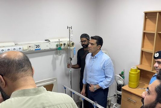 Islamabad (TNS) IG Islamabad Captain (R) Muhammad Sohail Chaudhry, DIG Islamabad Ali Wasim, and SSP Operations are at the hospital to visit the injured constable. The police officers checked on the injured constable’s health, ordered the best medical care for him, and praised his bravery and sense of duty.